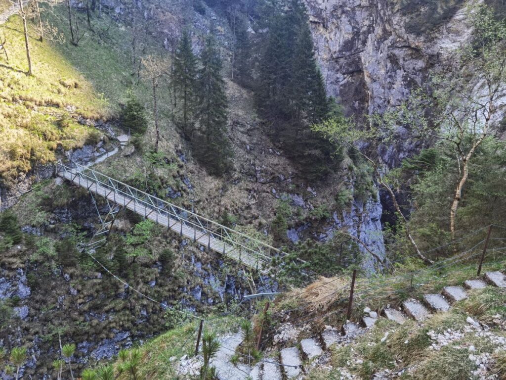 Aus der Höllentalklamm wandern - die Eiserne Brücke am Stangensteig