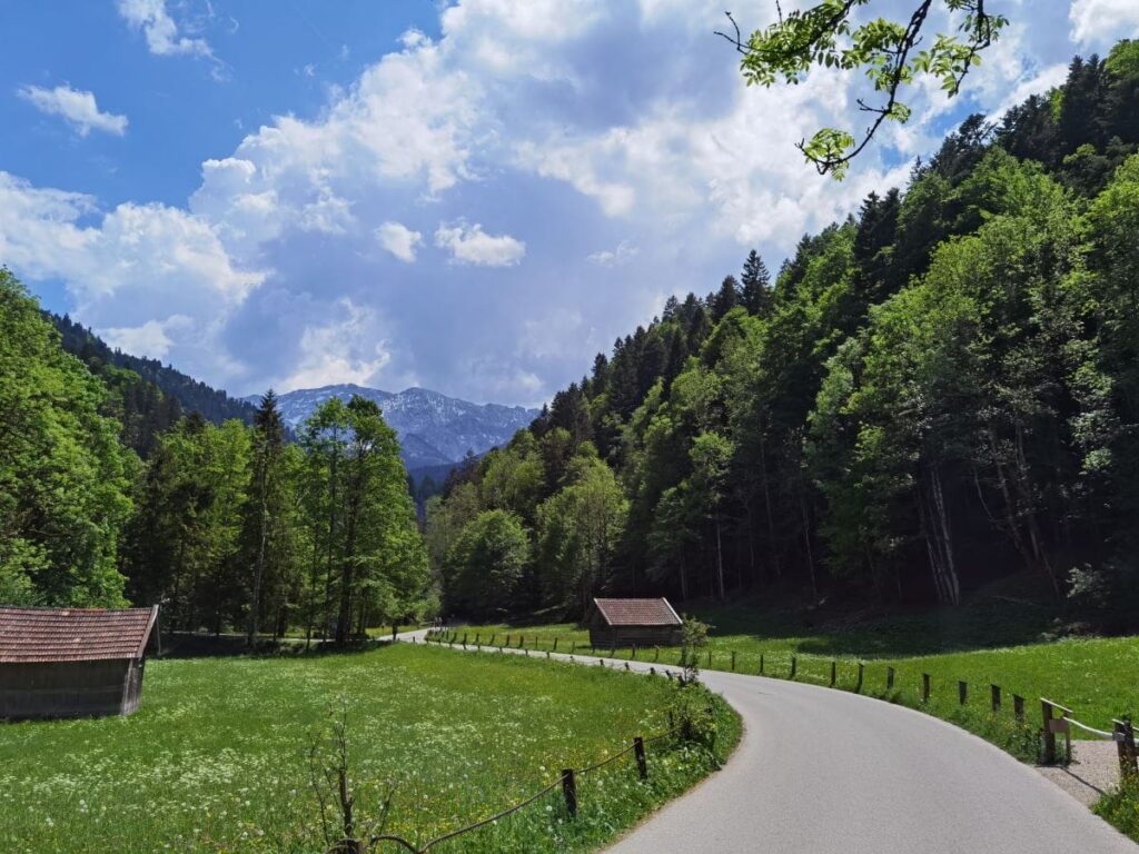 Tipp: Kürze deine Partnachklamm Anfahrt mit dem Rad ab - hier darfst du mit dem Rad fahren, nicht mit dem Auto