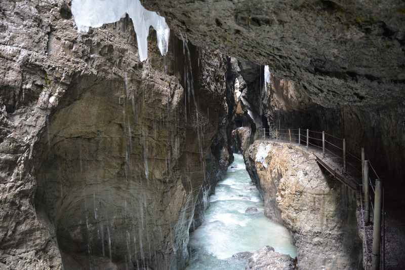 Partnachklamm Winter - tagsüber ist es hell, abends brauchst du Lampen oder Fackeln. Es gibt keine Beleuchtung!